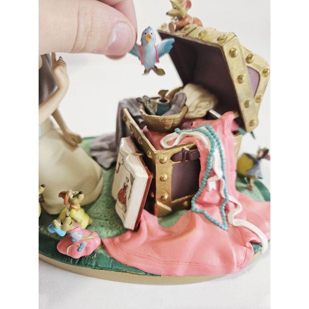 1995 Cinderella Walt Disney 45th Anniversary Music Box Figurine with Sewing Mice - Picture 3 of 12